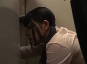 内緒と言いながら乳首責めしてくる嫁の妹！！嫁の妹は制服美少女！
