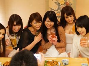 地元の同窓会で人妻になった同級生達とすごーくHな王様ゲーム!!泥酔マンコと即ハメ不倫セックス♡勃起回避不能ｗ