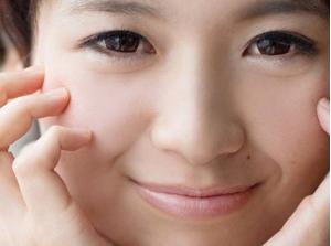 優等生。清く淫らな制服エッチ！！中身は立派な淫乱メス！