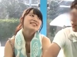 ミラー号の中で、自慢の彼女を「寝とって」彼氏に内緒で寝取られSEX！！