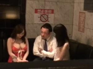 おっぱぶ店では店長に内緒ですぐに!!本番セックスして膣内射精♡