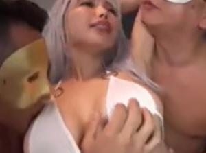 端正な顔立ちとGカップ美巨乳で男たちを虜にさせる妖艶美女wパイパン美女の乱交が抜ける！Ｗ