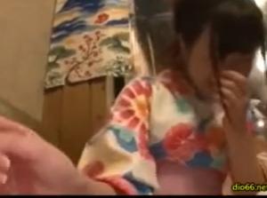 彼氏連れ素人娘をマシンバイブでこっそり攻めまくれ！！他人棒とハメ狂う浮気セックス！勃起回避不能ｗｗｗ