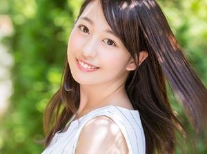 大好きな母親の為に介護士として働く美少女が決意のAVデビュー！一皮むけばセックス大好きな淫乱娘！