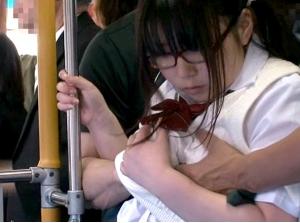 マ●コとアナルの2つの穴を同時襲撃！！容赦なく中出しする鬼畜レイプ！