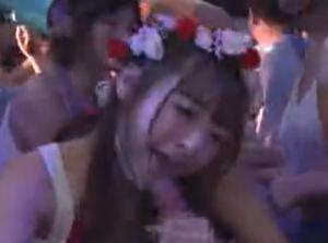 クラブでハメハメヌキまくりwAV女優たちが夜のクラブで乱れるwww