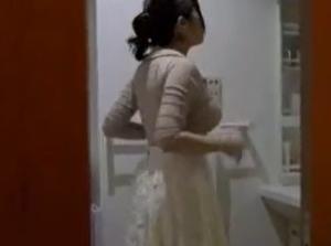 お風呂でムダ毛処理中に叔父がまさかの乱入！！叔父さんが乱入してお触りｗマジでエロすぎる