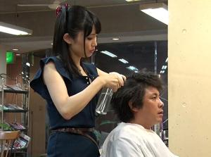 誘惑美容室 野々宮みさと！！勃起チンポをこっそりシコシコする淫乱！