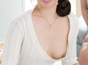 彼女のママの乳首チラッチラ！！つまみ食いして寝取る不貞セックス！マジでエロ杉注意ーーー❖勃起回避不能ｗｗ
