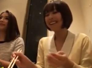 相席居酒屋でナンパした仲良し2人組!!チンポ挿入の即ハメセックス！