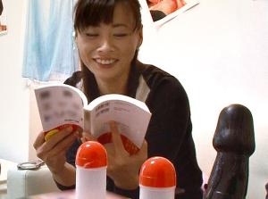エログッズだらけの部屋で二人きりになった母！！抑えられず母子相姦ファック！