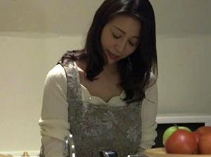 清楚妻44歳 仁科りえ！！弱みを握って好き放題に凌辱する！