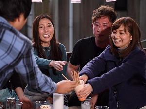 若い男に身体に触れたおばさんの興奮は止まらずSEX！！こっそり抜けて若い男と火遊び混浴ｗ