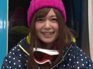 ミラー号の中で、自慢の彼女を「寝とって」！！彼氏持ち美女に膣内射精！