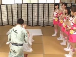 幸せを掴めない素人男性救済バスツアー！！救済するハーレム乱交ファック！
