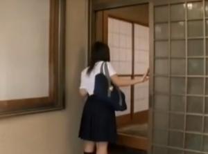 制服美少女は媚薬に興味津々！僕んち宛に通販で買っては送りつけアヘ顔で試して発情する同級生の女子！！