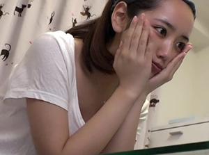 ちょっと綺麗めの上司の家に泊まることに!!強引に迫って即ハメ同僚セックス！