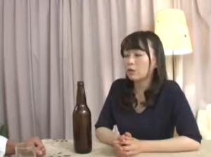 会社の同僚に飲み干されちまった嫁の母乳 羽月希w旦那の同僚に寝取られる！