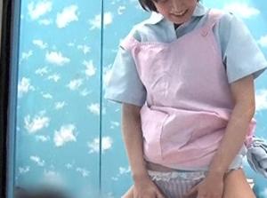 おち○ちんの悩みを心優しい現役看護学生が素股解消！ ヌルッと挿入されガチセックス開始！