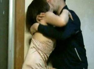 夫を支えている妻のある不貞行為！！不倫相手とハメまくる肉欲セックス！