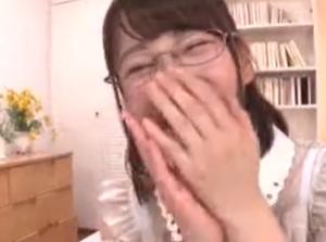 地味で清楚系な文学美女限定ナンパ！美乳おっぱいが膣内射精される