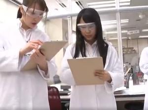 人は延々と潮を吹かされ続けたらどうなるか？!羞恥に悶え激しく絶頂アクメ！