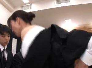 SEXのハードルが異常に低い世界 中出しされる巨乳未亡人！