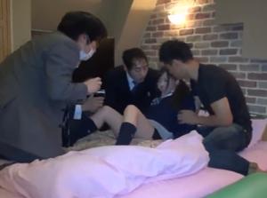 個人撮影 都心繁華街22時☆未満！！エグいプレイでヤラれ放題