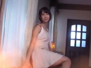 理性の吹き飛んだ美少女！！お漏らしでイキ狂う！勃起回避不能