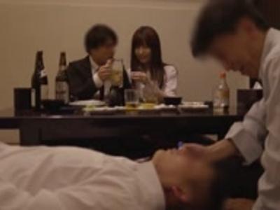 @ハメ撮り,美人妻@『撮らないでよ』職場の同僚と仲間飲みの後に相部屋でヤリまくった！絶対見てほしいビデオ