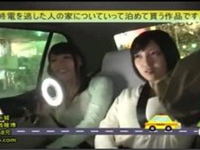《素人ナンパ》終電を逃した男性をギャルナンしてタクってそのまま自宅に上がり込み泊めてもらう代わりにH！お気にのビデオ