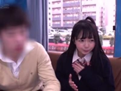 @外見える!?,素人ナンパ@【エロエロカー】高校生カップルが彼氏のチンポ当てゲームに挑戦！興奮注意なR18動画