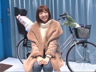 @人妻,主婦@ナンパした奥様がアクメ自転車で大量潮吹きからのムラムラが我慢できなくなってそのままH！妄想注意なスケベ動画