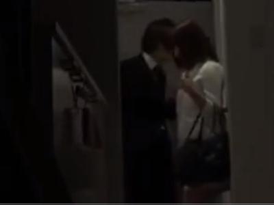 @顔射,ドラマ@終電なくなって上司の家に宿泊！すっぴんの部屋着姿の上司に発情しちゃって襲っちゃった！何度も見たくなるAV