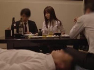 @ハメ撮り,人妻@『撮らないでよ』会社の同僚と仲間飲みの後に相部屋でヤリまくった！絶対見てほしいビデオ