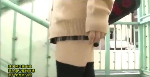 ミニスカートの絶対領域を無防備に晒す女子校生が、変態男に目をつけられて、ひとけの無い場所に連れ込まれて陵辱。