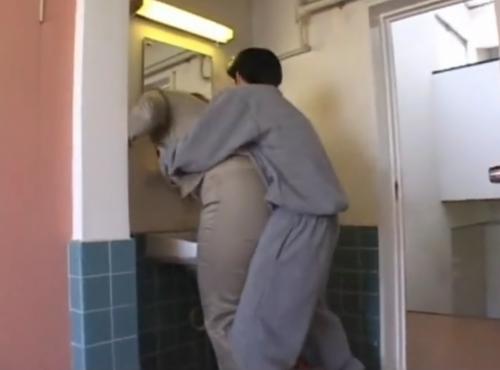 むっちりボディのOLがトイレで変態男に無理矢理犯される