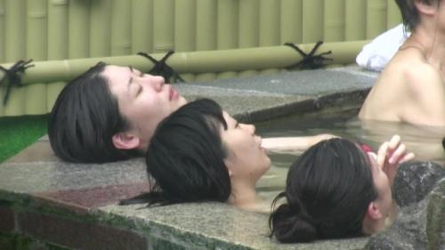 ＜露天風呂盗撮＞『うぅ～気持ち～い、ほんま最高やわ～！』女子のくつろいでいるところを拝借！