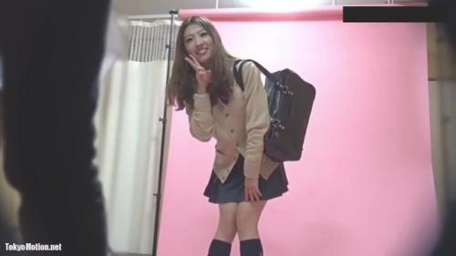【写真撮影会】素人モデルせりなちゃんの短めスカートから見えるパンティがたまらないｗｗ