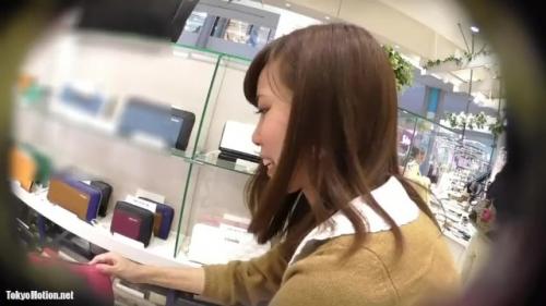 【パンチラ逆さ盗撮動画】笑顔の素敵なお姉さん|接客も丁寧で好感度もいい♡