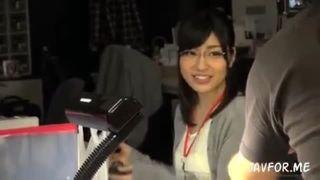 【エロ眼鏡スーツ】落ち込んでいる先輩の為に後輩がとった行動が妖艶過ぎて萌え❤