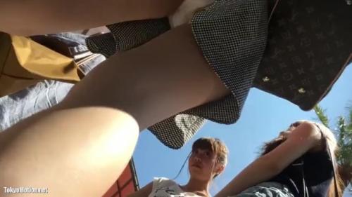 青空の下で可愛い女子のパンチラ鑑賞！ワンピーススタイルが萌えカワ♡