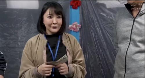 【ＡＶ会社の巨乳ＡＤがまさかの・・・】スタイルがいいので練習台にされてそのまま突入GOって♡