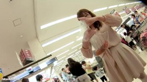 ＜パンチラ盗撮逆さ撮り＞デパートで見かけた綺麗なお姉さんのパンチラ鑑賞！