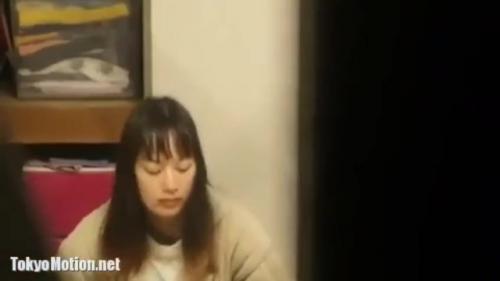 《人の家を勝手に盗撮》女性宅を覗いたらガチで自慰行為の途中でマジ焦りｗｗ