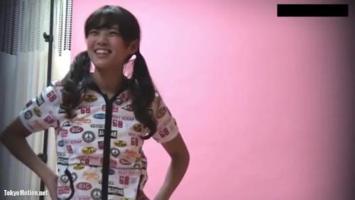 ＜素人モデル個人撮影会＞まだ幼い顔立ちのくるみちゃん！スポブラ止まりでブラジャーデビューはまだしていない！