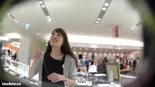 ＜盗撮逆さ撮り＞綺麗なショップ店員さんのパンチラ鑑賞！