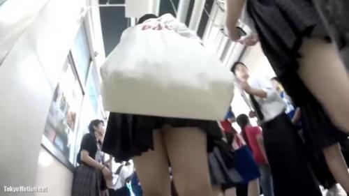 ＜パンチラ盗撮逆さ撮り＞高校生のパンチラ見放題！年に一度の学園祭に忍び込み！！