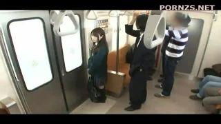 アソコがすぐに反応してしまう美少女＠|電車の中で男性と目を合わしただけで濡れちゃうＪＫ
