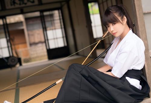 【凰かなめ】弓道よりもフェラのほうが上手な美女|口よりも下マンコを要求されハメSEX！